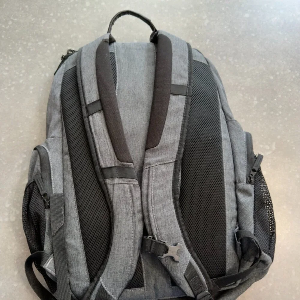 Oakley Gray Enduro 25L Backpack – Multi-Compartment Tech / Travel Bag